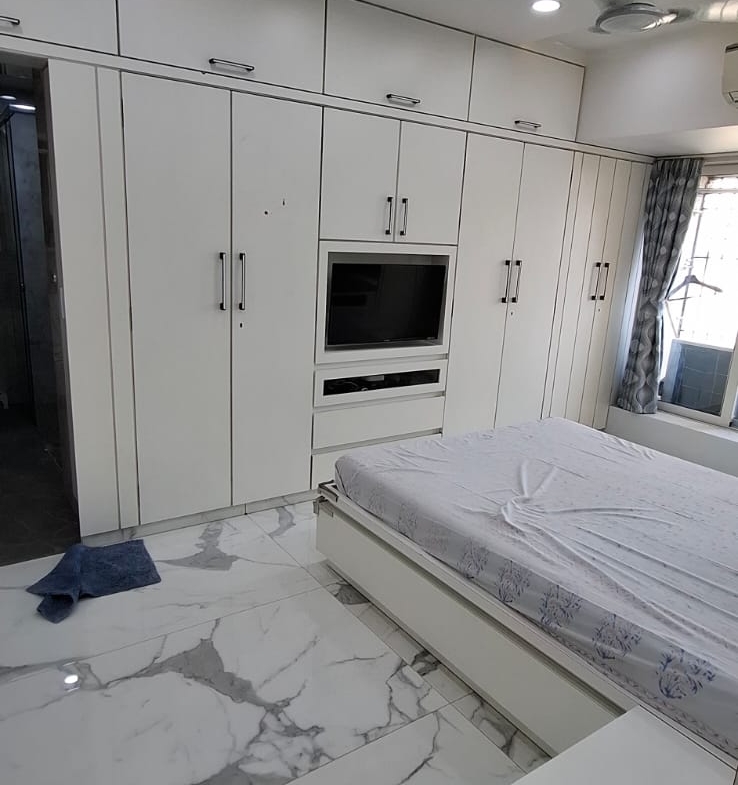 🏡 OUTRIGHT SALE | PREMIUM 3 BHK RESIDENCE – ANDHERI EAST, MUMBAI 🏡 📍 Prime Residential Address | Well-Connected Location Step into a spacious, well-planned 3 BHK apartment located in one of Andheri East’s most desirable residential pockets. Designed for comfortable family living and long-term value appreciation, this home offers excellent layout, ventilation, and privacy. ✨ Property Details & Highlights: ✔️ Configuration: 3 BHK Premium Apartment ✔️ Carpet Area: 1150 sq.ft. – Spacious & efficiently planned ✔️ East–West Entry: Abundant natural light and excellent cross ventilation throughout the day ✔️ Higher Floor: Peaceful environment with open views ✔️ Car Parking: 1 dedicated reserved parking ✔️ Residential Building: Ideal for families and end-users 💰 Expected Price: ₹ 4.75 Crore 🔑 Why This Property? • Premium locality with strong appreciation potential • Ideal for end-use or long-term investment • Excellent connectivity to business hubs, airport, metro & highways • Surrounded by reputed schools, hospitals, shopping & daily conveniences 📞 For Price Negotiation, Floor Plan & Site Visit: Mukesh Estate Agency 📲 99204 66897 | 98707 47174 📌 Serious buyers only. Limited premium inventory available. #3BHKForSale #AndheriEast #MumbaiRealEstate #PremiumHomes #LuxuryLiving #HigherFloor #SmartInvestment #MukeshEstateAgency