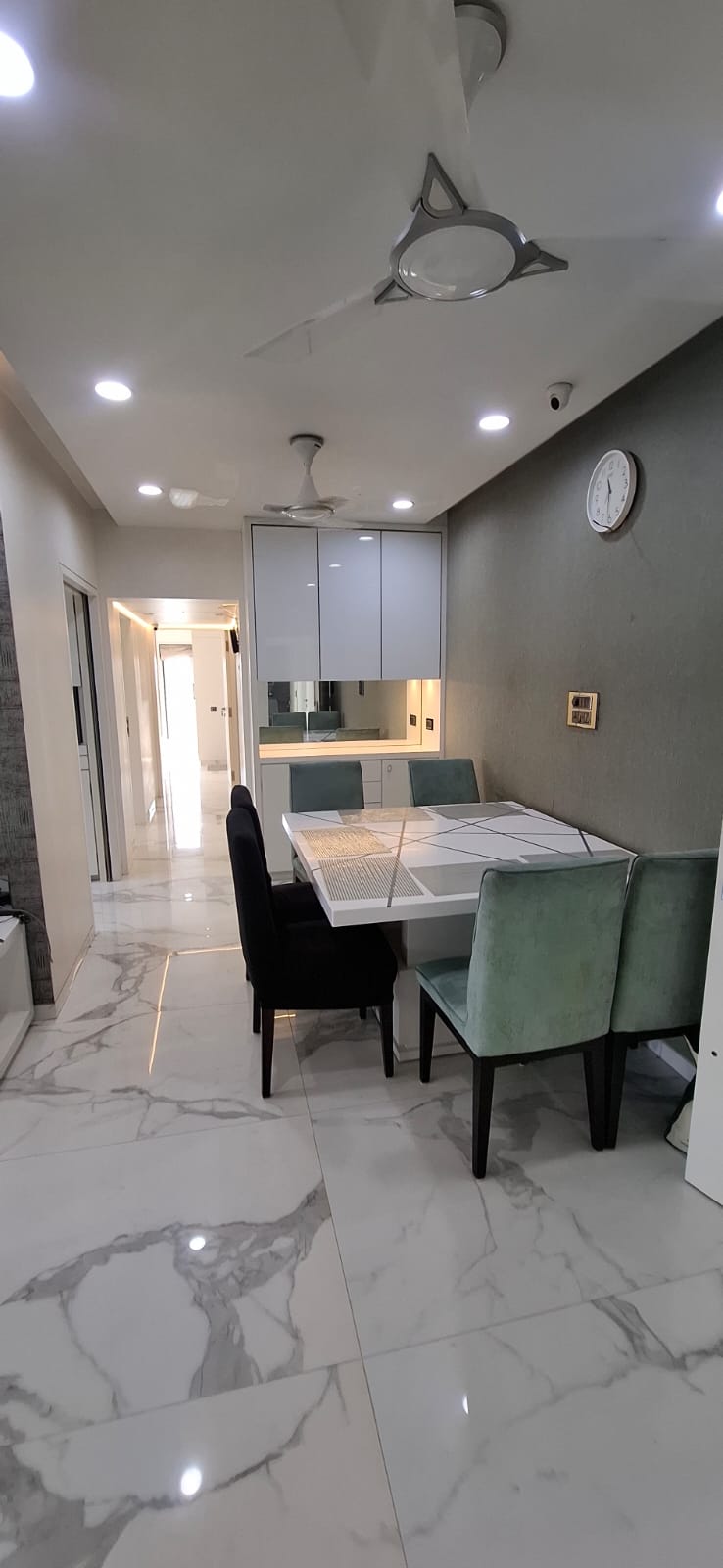 🏡 OUTRIGHT SALE | PREMIUM 3 BHK RESIDENCE – ANDHERI EAST, MUMBAI 🏡 📍 Prime Residential Address | Well-Connected Location Step into a spacious, well-planned 3 BHK apartment located in one of Andheri East’s most desirable residential pockets. Designed for comfortable family living and long-term value appreciation, this home offers excellent layout, ventilation, and privacy. ✨ Property Details & Highlights: ✔️ Configuration: 3 BHK Premium Apartment ✔️ Carpet Area: 1150 sq.ft. – Spacious & efficiently planned ✔️ East–West Entry: Abundant natural light and excellent cross ventilation throughout the day ✔️ Higher Floor: Peaceful environment with open views ✔️ Car Parking: 1 dedicated reserved parking ✔️ Residential Building: Ideal for families and end-users 💰 Expected Price: ₹ 4.75 Crore 🔑 Why This Property? • Premium locality with strong appreciation potential • Ideal for end-use or long-term investment • Excellent connectivity to business hubs, airport, metro & highways • Surrounded by reputed schools, hospitals, shopping & daily conveniences 📞 For Price Negotiation, Floor Plan & Site Visit: Mukesh Estate Agency 📲 99204 66897 | 98707 47174 📌 Serious buyers only. Limited premium inventory available. #3BHKForSale #AndheriEast #MumbaiRealEstate #PremiumHomes #LuxuryLiving #HigherFloor #SmartInvestment #MukeshEstateAgency